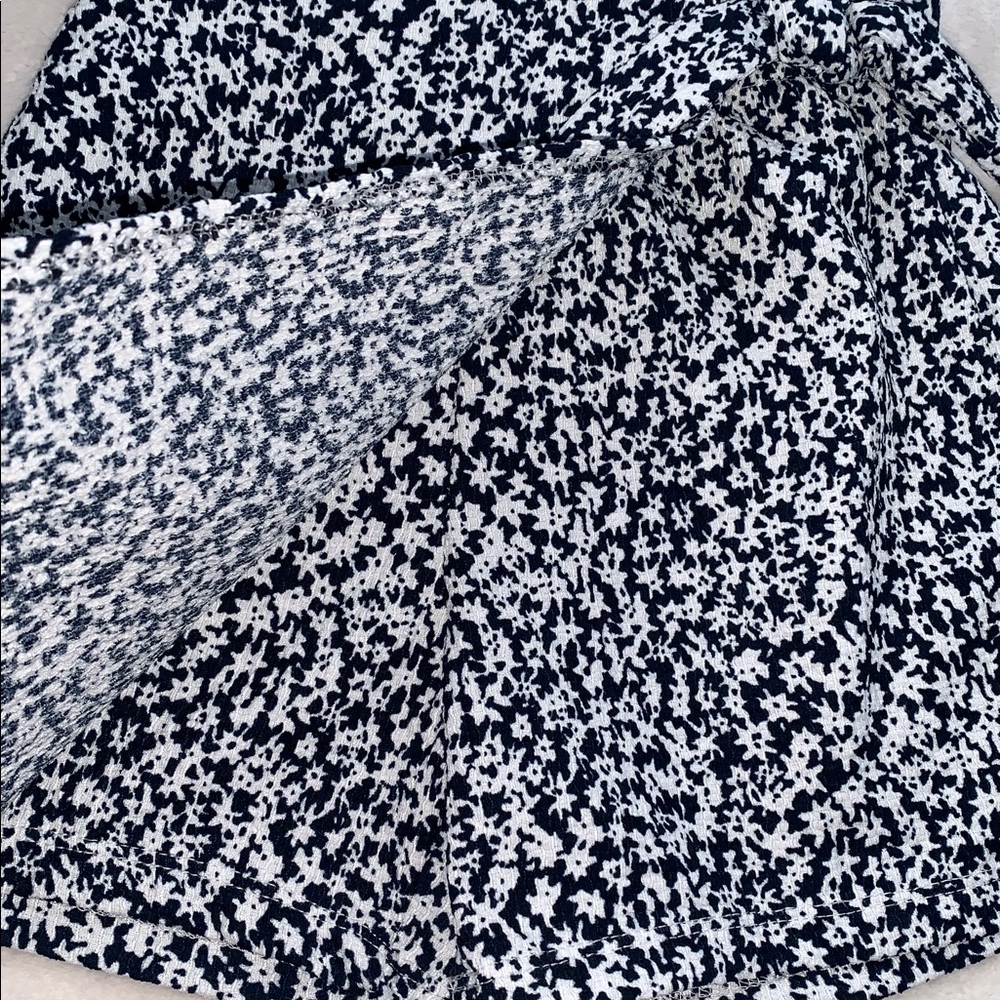 Zara Navy & White Wrap Skort 8 EUC Shorts Elastic Waist - Picture 7 of 9